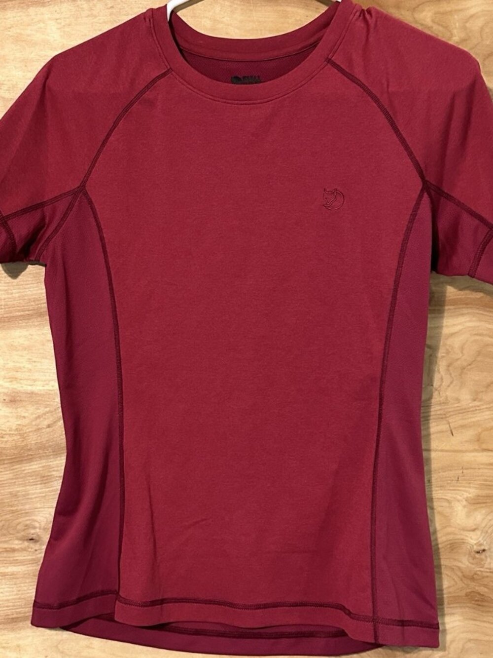 Fjallraven Women Small Abisko Day Hike Short Sleeve T Shirt Red Stretch